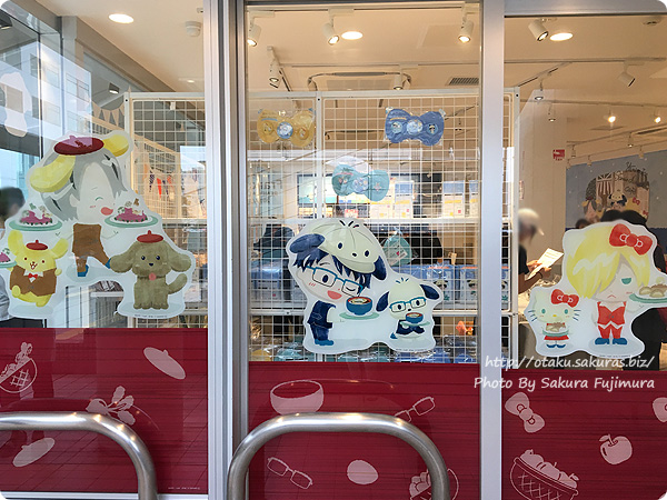 ユーリ!!! on ICE×サンリオ　期間限定コラボカフェ「Yuri on Ice×Sanrio characters Cafe」店舗横